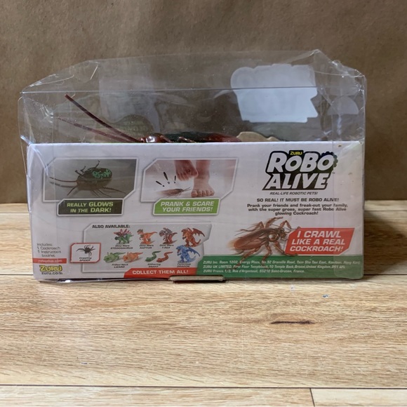 New! Zuru Robo Alive Crawling Cockroach Robotic Glows - Picture 4 of 6